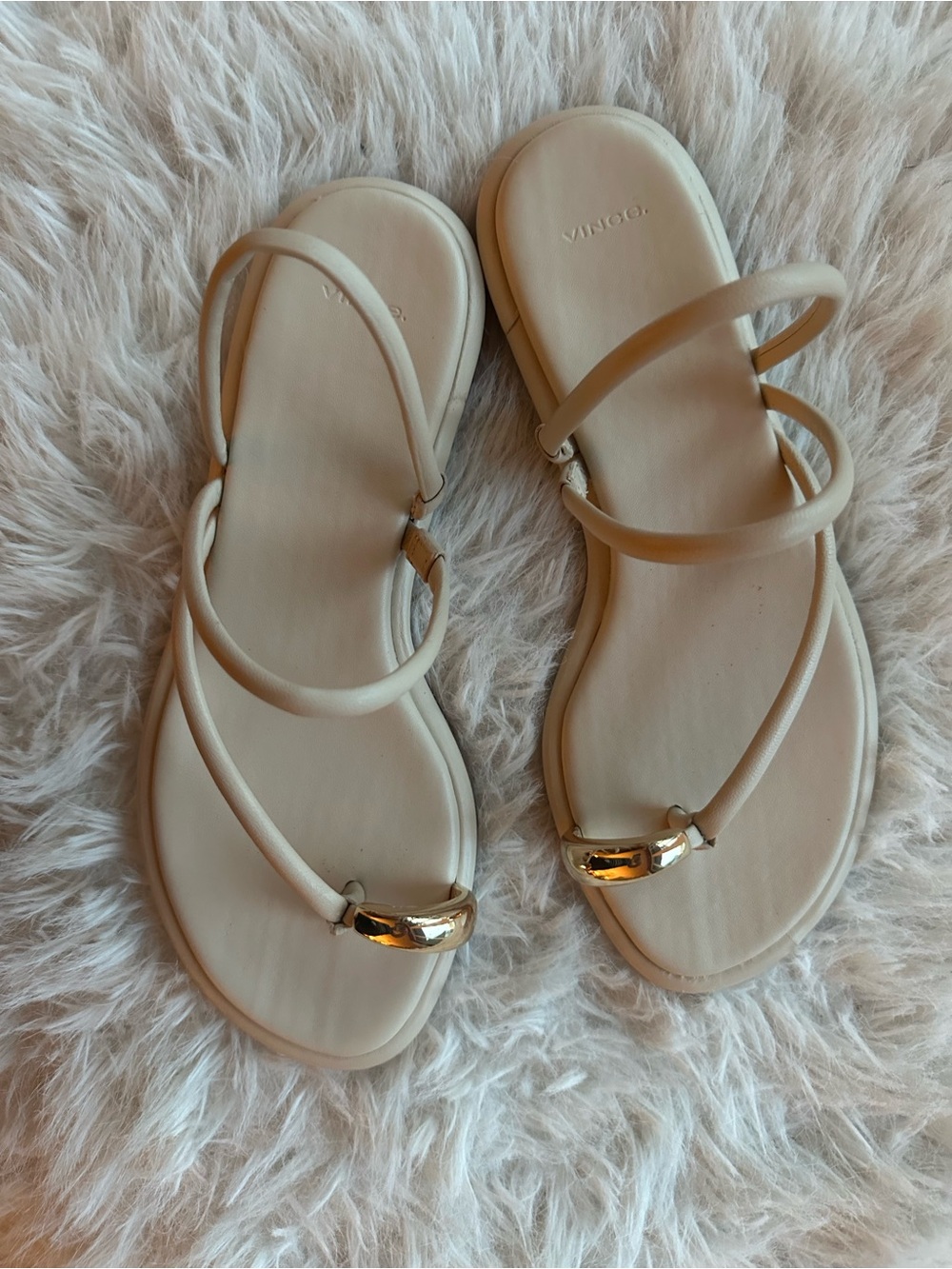 Vince Lucila Nude Leather Toe-Ring Sandal with Gold Accent - Picture 11 of 12